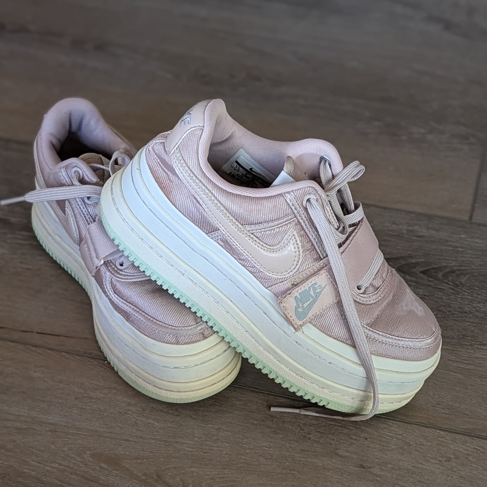 Nike Women's Pink Sneakers